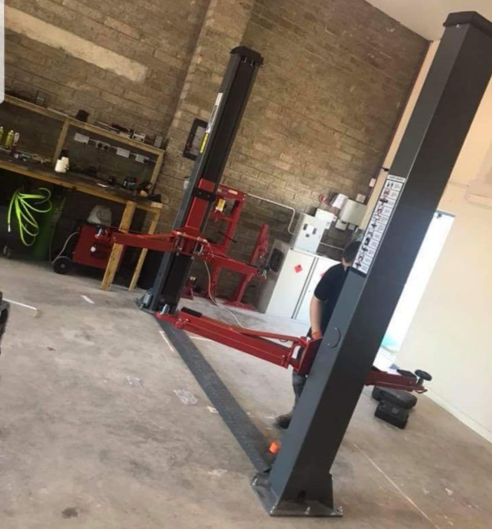 2 Post Vehicle Lift